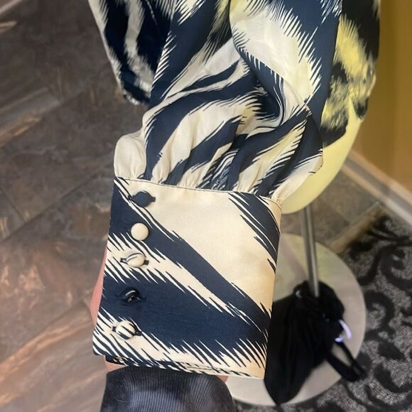 Maison d’ Amelie Women’s Small Blue Cream High Neck 5 Button Cuffs Blouse Sz Sm - Picture 7 of 14